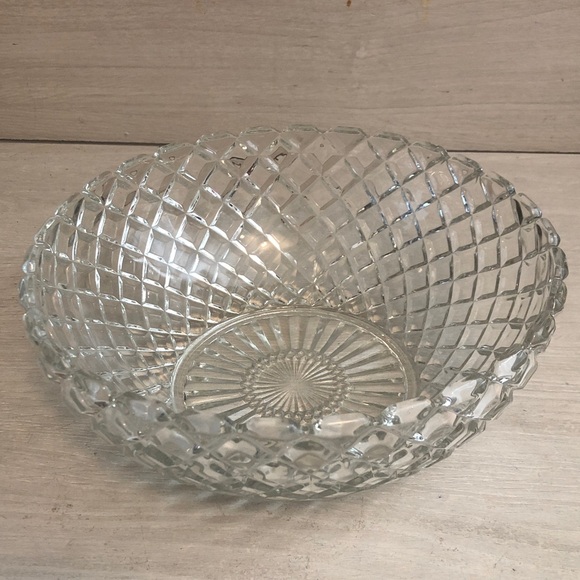 Anchor Hocking Other - Anchor Hocking's Waterford Clear 8 1/4" Sparkling Glass Serving Bowl
